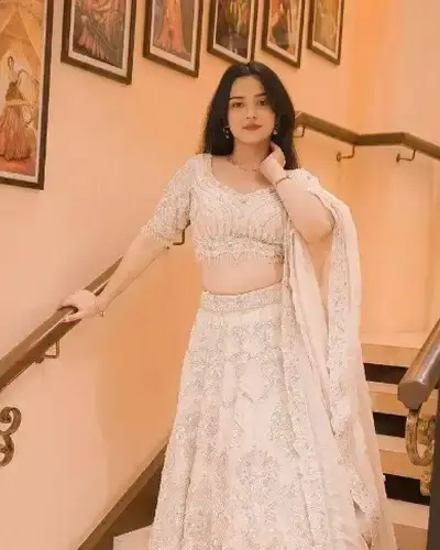 Escort Khamla
